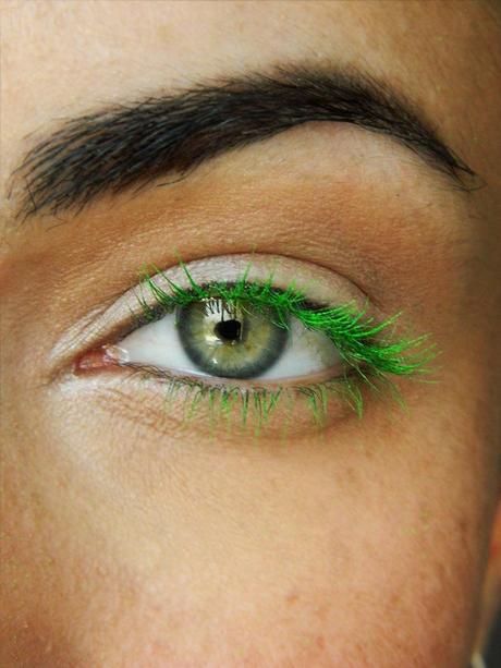 DIY Colored Mascara How-To (2 Different Ways) DIY Colored Mascara How-To (2 Different Ways)