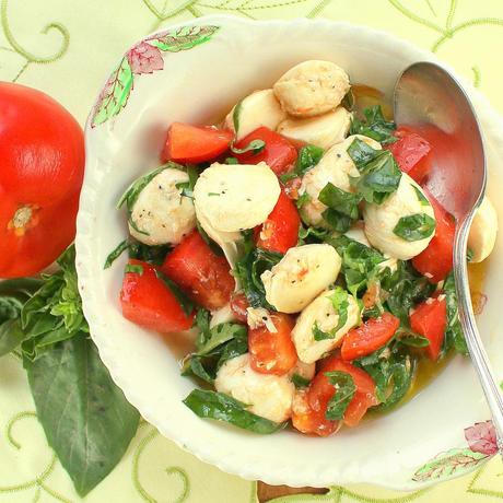 Bocconcini Caprese – Tomato Mozzarella Salad Bocconcini Caprese - Tomato Mozzarella Salad