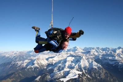 World Travellers: Megan Claire AKA Mapping Megan World Travellers: Megan goes skydiving!