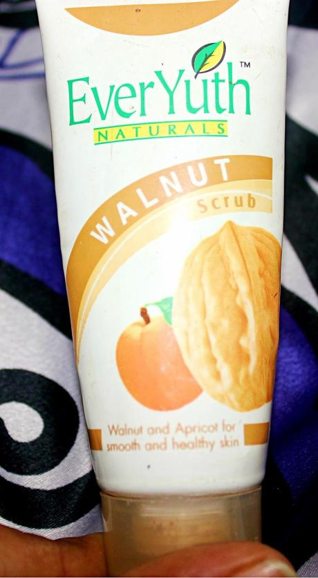 Everyuth Natural Walnut Facial Scrub Review