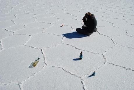 This is what a perspective photo shoot looks like in Uyuni
