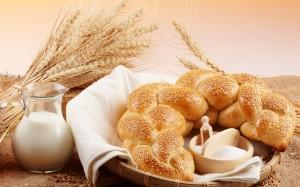 Foods that boost any type of mood White-Bread-Milk-Wheat-1050x1680