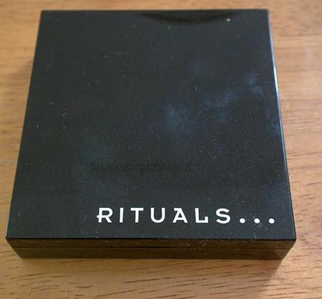Product Reviews: Rituals: Rituals Sun Glow Cheek& Eye Glow Palette in Peach Swatches & Review