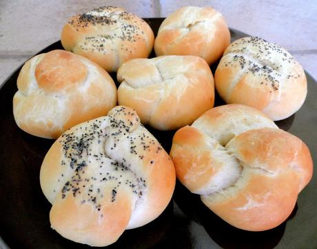 Soft Knotted Rolls Picture
