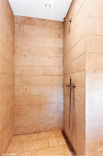 Nordic-Bliss-Scandinavian-Style-Mikael-Persbrandt-shower Mikael Persbrandt’s summer house is for sale