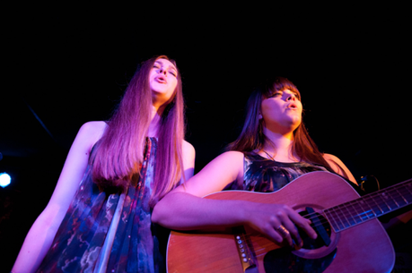 firstaidkit1 550x365 FIRST AID KIT FILLED MERCURY LOUNGE WITH RICH HARMONIES LAST WEDNESDAY [PHOTOS]