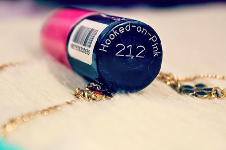 Maybelline New York | Color Show Nail Lacquer | 212 Hooked-On-Pink Maybelline New York | Color Show Nail Lacquer | 212 Hooked-On-Pink