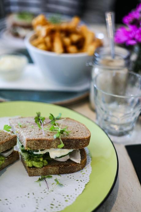 Weekend Getaways chicken avocado sandwhich