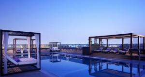 piscina 300x160 Hotel Review: Pullman Dubai Deira City Centre Hotel 