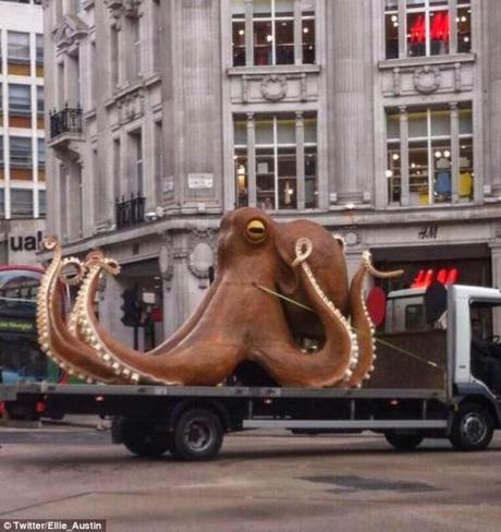 Squidlock - dead Paul, the Octopus blocks traffic in London