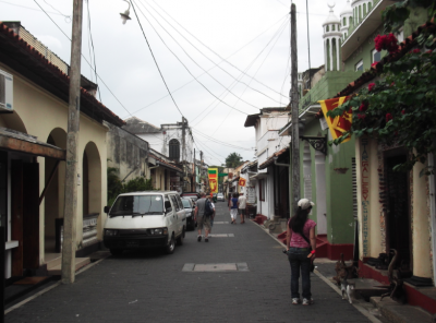 Backpacking in Sri Lanka: 23 Cool Things I Noticed When Touring Galle Fort Backpacking in Galle, Sri Lanka - exploring the side streets.