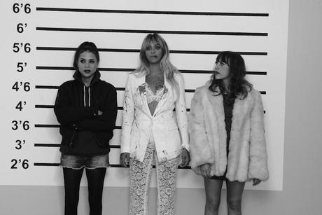 Check Out These Dope BTS Pics Of Jay-Z & Beyonce’s “On The Run”! Unknown-7_RT