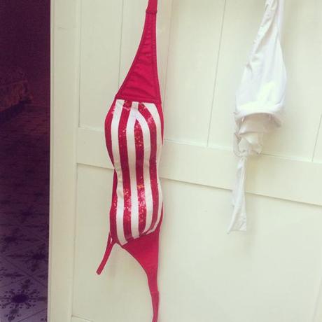 A red striped beachwear ilovegreeninspiration_on_an_island_dressing_06