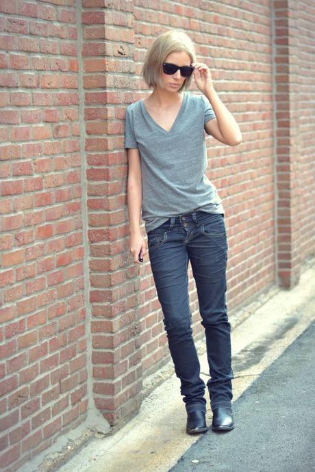 Hosted by imgur.com boyfriend guy boy outfit rocker look streetstyle h&m zara boyfriend jeans biker boots wayfarer sunglasses fashion blogger turn it inside out belgium