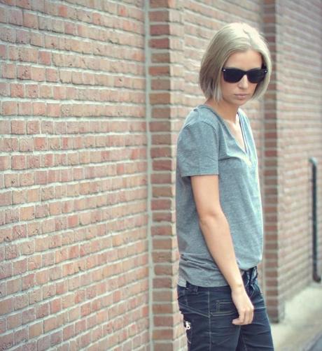 Hosted by imgur.com boyfriend guy boy outfit rocker look streetstyle h&m zara boyfriend jeans biker boots wayfarer sunglasses fashion blogger turn it inside out belgium