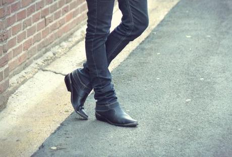 Hosted by imgur.com boyfriend guy boy outfit rocker look streetstyle h&m zara boyfriend jeans biker boots wayfarer sunglasses fashion blogger turn it inside out belgium