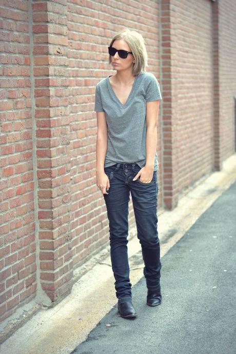 Hosted by imgur.com boyfriend guy boy outfit rocker look streetstyle h&m zara boyfriend jeans biker boots wayfarer sunglasses fashion blogger turn it inside out belgium