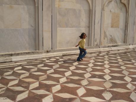 WW: Agra Running alongside the Taj