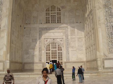 WW: Agra Outside the Taj door