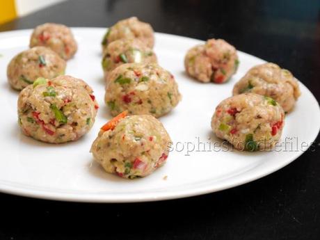 The raw spiced chicken meatballs before frying in the hot oil! :)