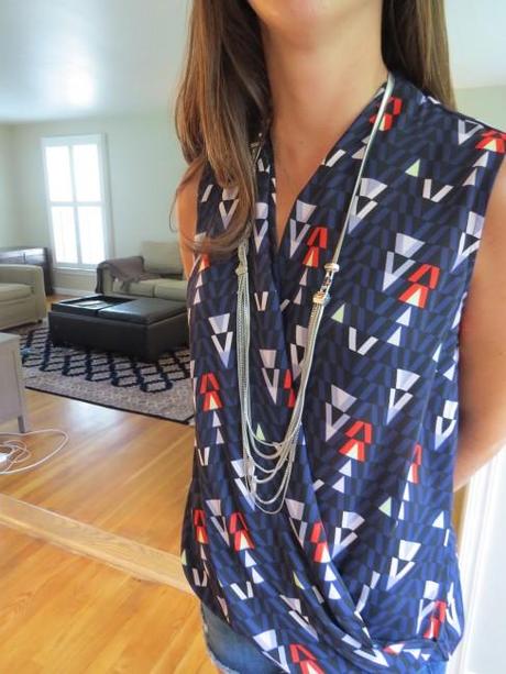 Guest Post: Which Necklace with Which Neckline? what necklace v-neck top