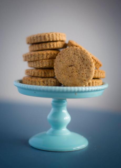 Little One Eats: Homemade Graham Crackers Homemade Graham Crackers (made with coconut sugar)