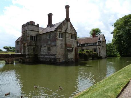 A day out to Baddesley Clinton and the best sausage sandwich ever!