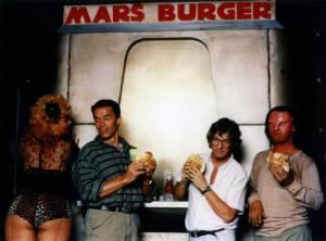 Arnold-Schwarzenegger-and-Paul-Verhoeven-on-the-set-of-Total-Recall