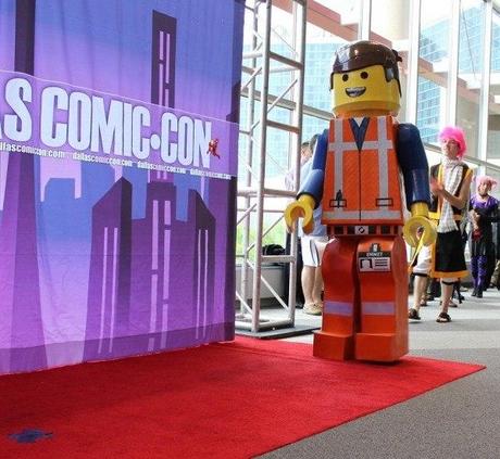 Best Cosplay of the Week: Black Cat, Sailor Deadpool, Borderlands & More emmet-cosplay
