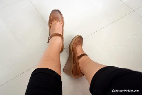 Clarks Haul :: Flake Berry Tobacco Suede Wedges