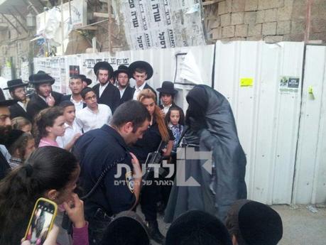Burqa lady shot near Kotel Burqa lady shot near Kotel