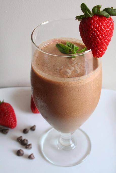 Chocolate Mint Protein Milk Shake or Smoothie without Protein Powder (Dairy, Gluten and Refined Sugar Free)