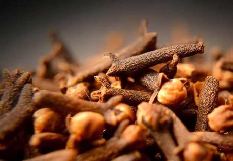 Using Clove Oil for Treating Acne Using Clove Oil for Treating Acne