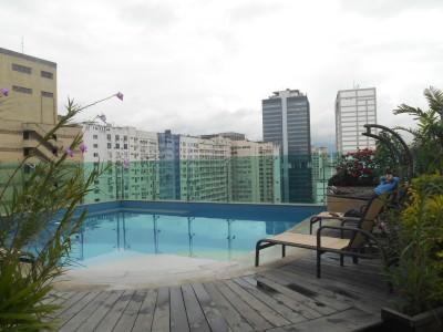 Backpacking in the USA: 5 Things to do in Atlantic City Live it up in a hotel with a pool...