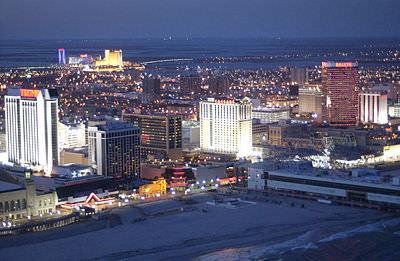 Backpacking in the USA: 5 Things to do in Atlantic City Atlantic City, USA by night.