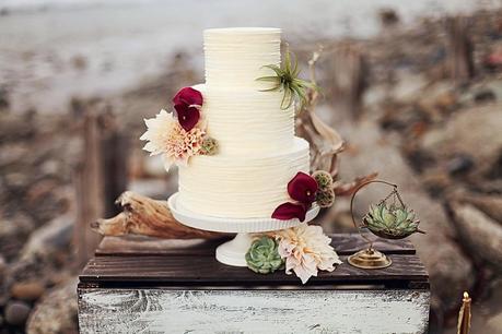 California Destination Wedding Style Photo Shoot: Laguna Beach White Wedding Cake_Laguna Beach Wedding Photo Shoot