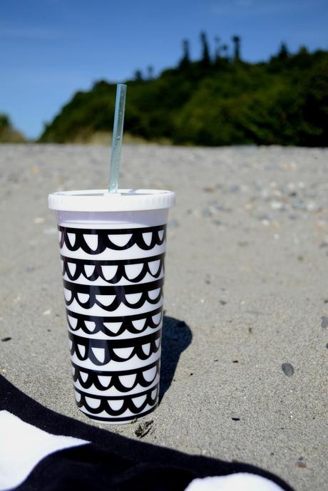 beach, sandy, Ban.do, travel cup, black, white, summer