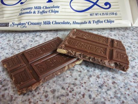 Hershey's Symphony Creamy Milk Chocolate Almonds & Toffee Chips - Review