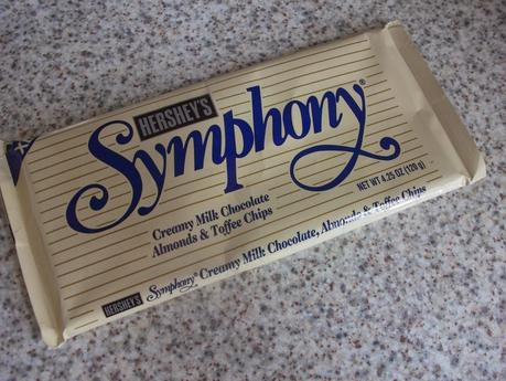 Hershey's Symphony Creamy Milk Chocolate Almonds & Toffee Chips - Review