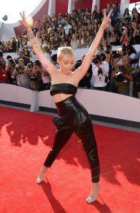 Miley-Cyrus-MTV-VMAs-2014-Pictures