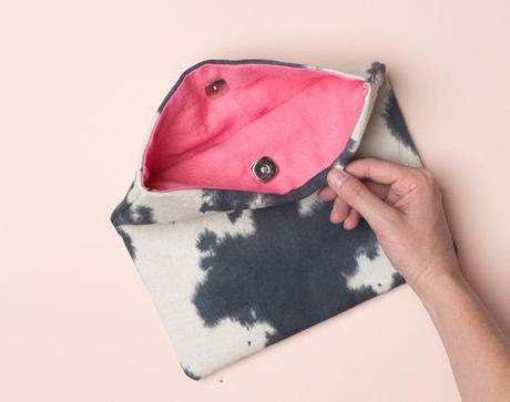 Ink-dyed clutch