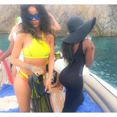 Rihanna Goes Snorkeling In Italy