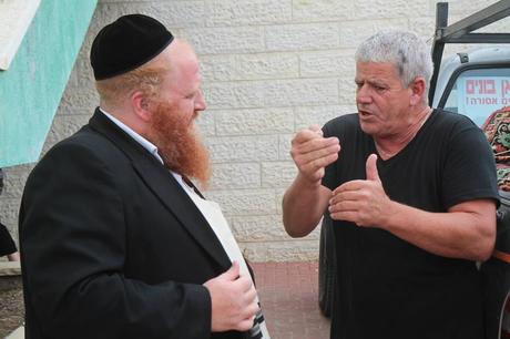 Haredi activists try to take school building, renewing old fight
