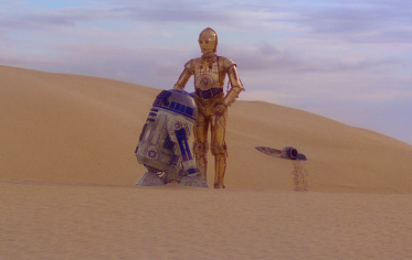 Artoo and Threepio in Tatooine (starwars.wikia.com)