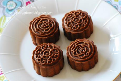 Baked Chocolate Mooncakes (with Mango Lotus filling) 烤巧克力皮月饼