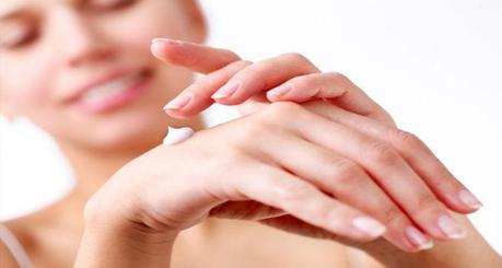 10 Bad Skin Habits to Avoid applying hand cream beauty habit
