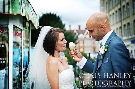 A vintage style ice cream van in Cambridge and a shared cone for this gorgeous couple. 