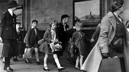 WWII History for August 31 London 1939 - Children evacuated