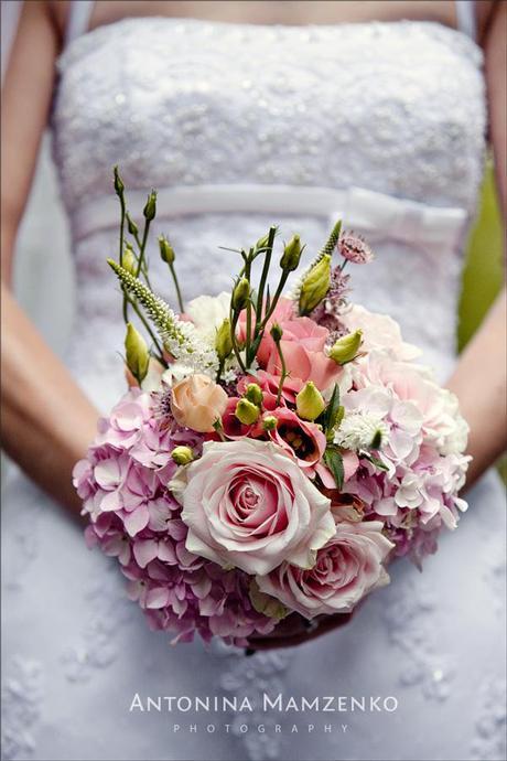 Gemma's bouquet was made by her sister. It's beautiful.