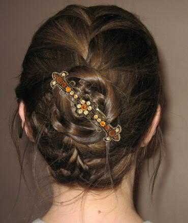 how to wear a hair barrette